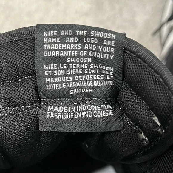 Nike Black and White Dunk Sneakers Classic Design - Picture 5 of 6